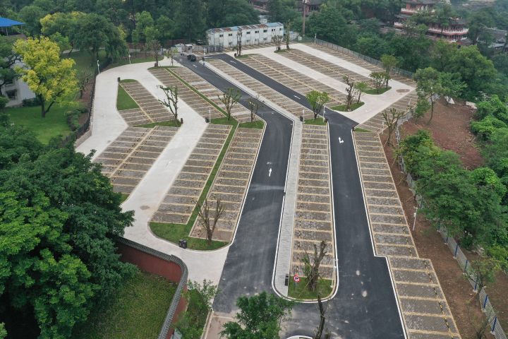 重慶九龍坡區(qū)：解決停車難 九龍坡區(qū)新建了多個停車場