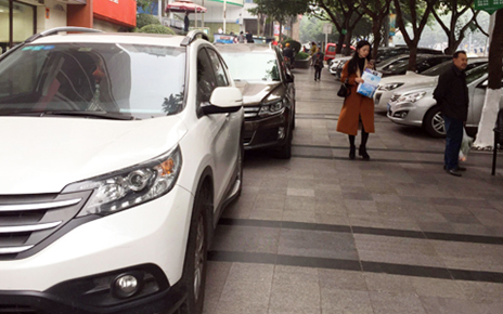 張亞興委員：“警城共治”破解人行道占道停車難題