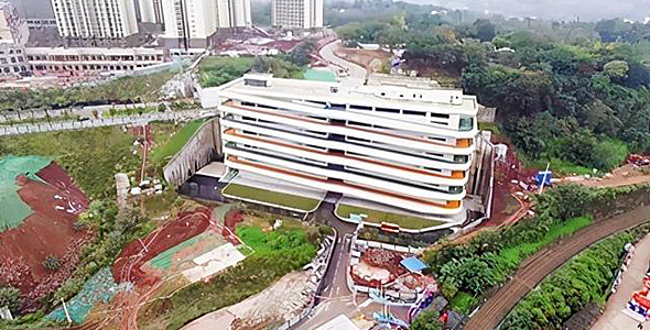 重慶現(xiàn)15層螺旋停車樓，頂樓出去是公園、一樓出去逛古鎮(zhèn)